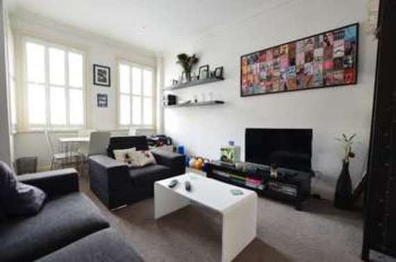 2 bedroom Flat to re...